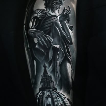Realistisk portrett tatovering utført av Edvis Tattoo